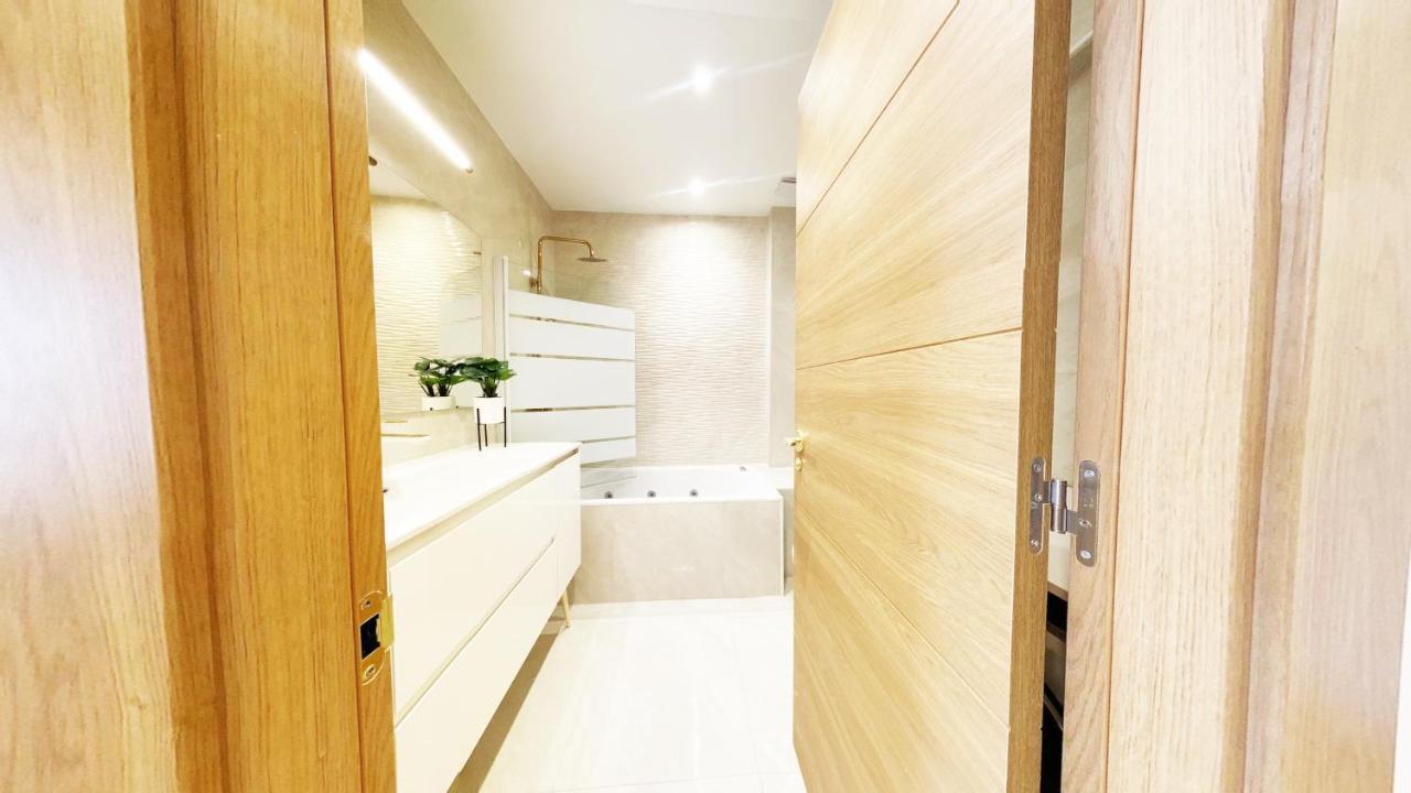 סן סבסטיאן Paradise Luxurious Flat, Free Parking, 3 Double Rooms, Terrace, Jacuzzi, Fully Renovated מראה חיצוני תמונה